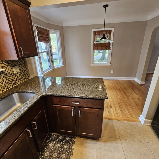 Foto del edificio - This charming 3-bedroom, 1.5-bathroom hous...