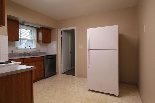 Building Photo - 34 E Courtland Ave