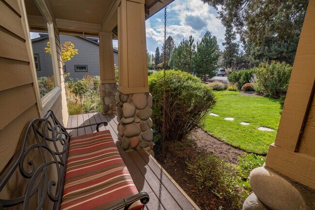 Building Photo - River's Edge Golf Course, Upscale Unit on ...