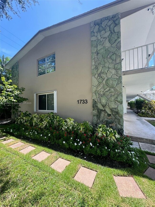 Building Photo - 1733 3rd Ave N
