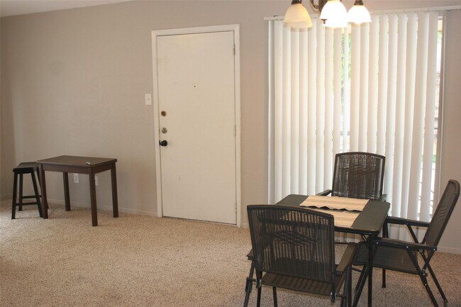 Foto del edificio - 16303 Lyons School Rd