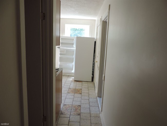Building Photo - 4 br, 1 bath  - 260 Davenport Ave Fl 3
