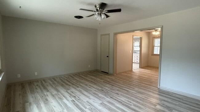 Building Photo - 702 Smith Ave