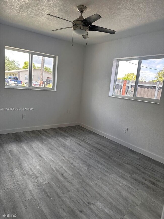 Foto del edificio - 2 br, 1 bath House - 5922 Pierce St # 1