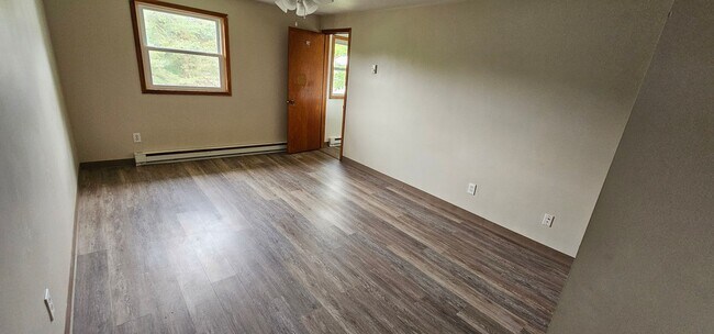 Building Photo - 245 Hillside Circle