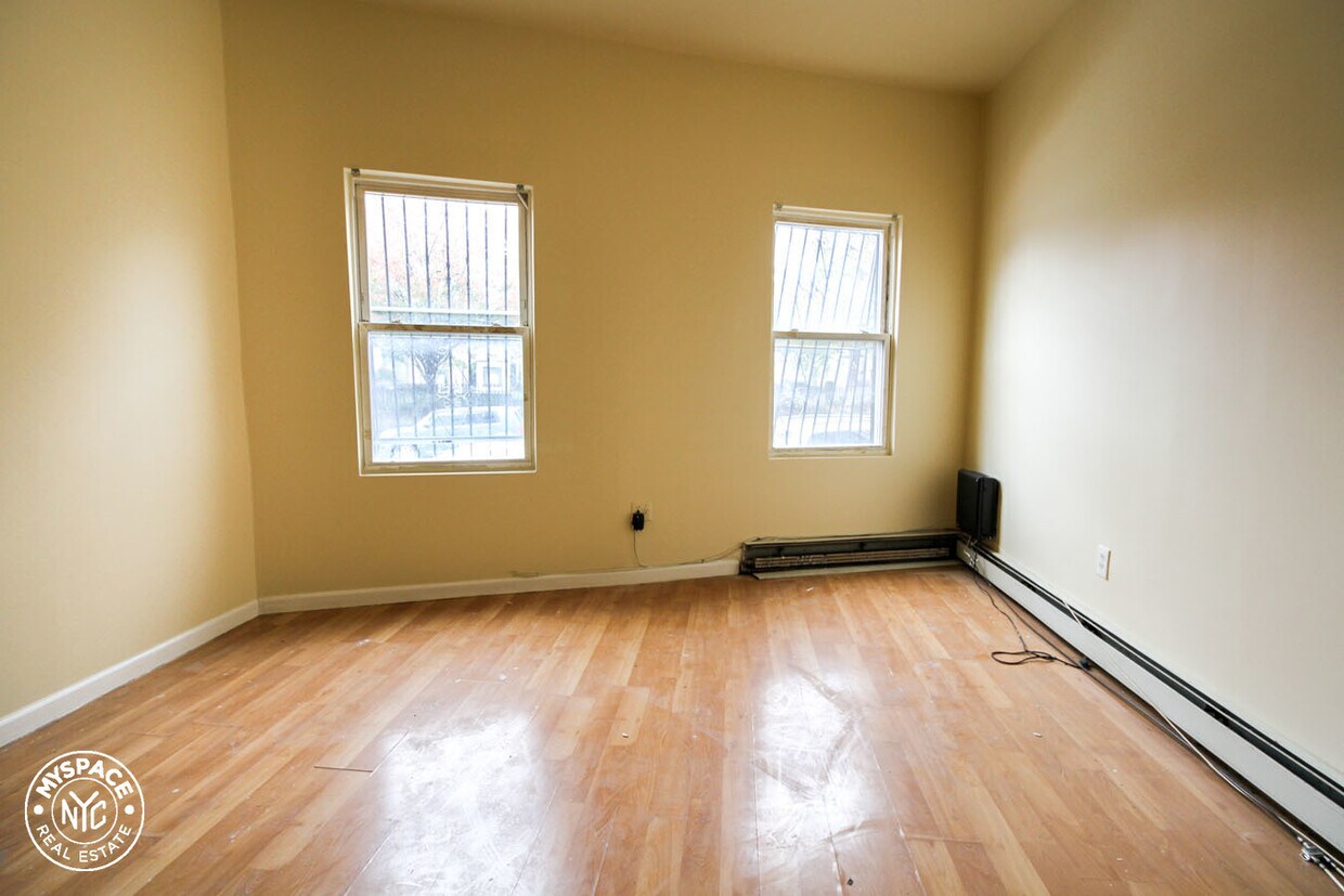 Building Photo - 674 Jamaica Ave
