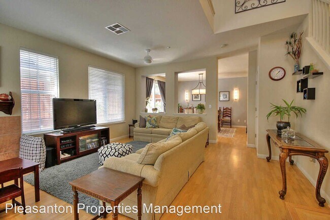Building Photo - 3 br, 2.5 bath House - 7442 Brigadoon Way