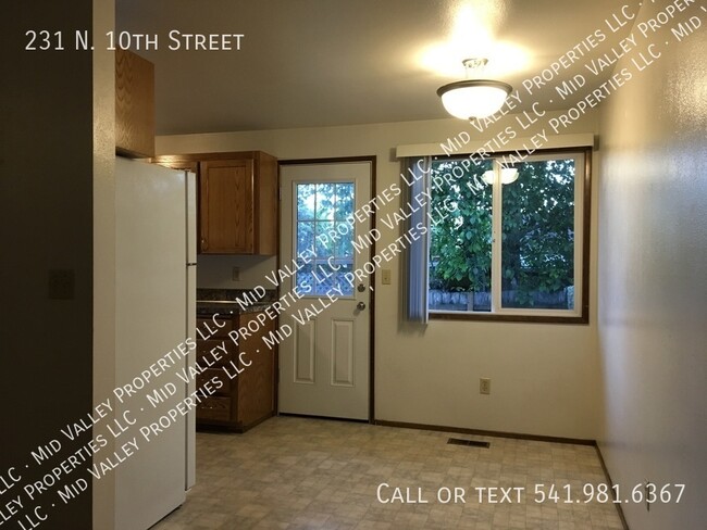 Foto del edificio - 3 Bedroom, 1 Bath Duplex in Philomath