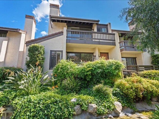Foto del edificio - Spacious 3Beds+2.5Baths Townhouse With A B...
