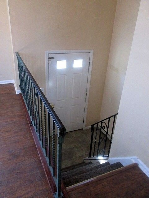 Building Photo - 2511 Valley Dr