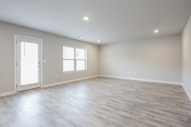Building Photo - 931 Equine Dr