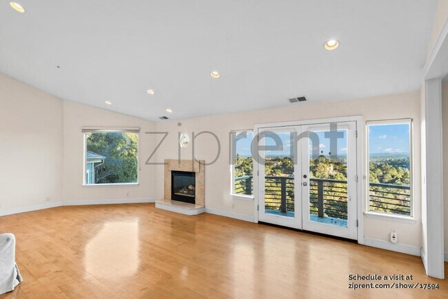 Foto del edificio - 135 Montalvo Rd