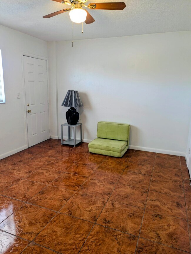 Foto del edificio - 20400 NW 7th Ave