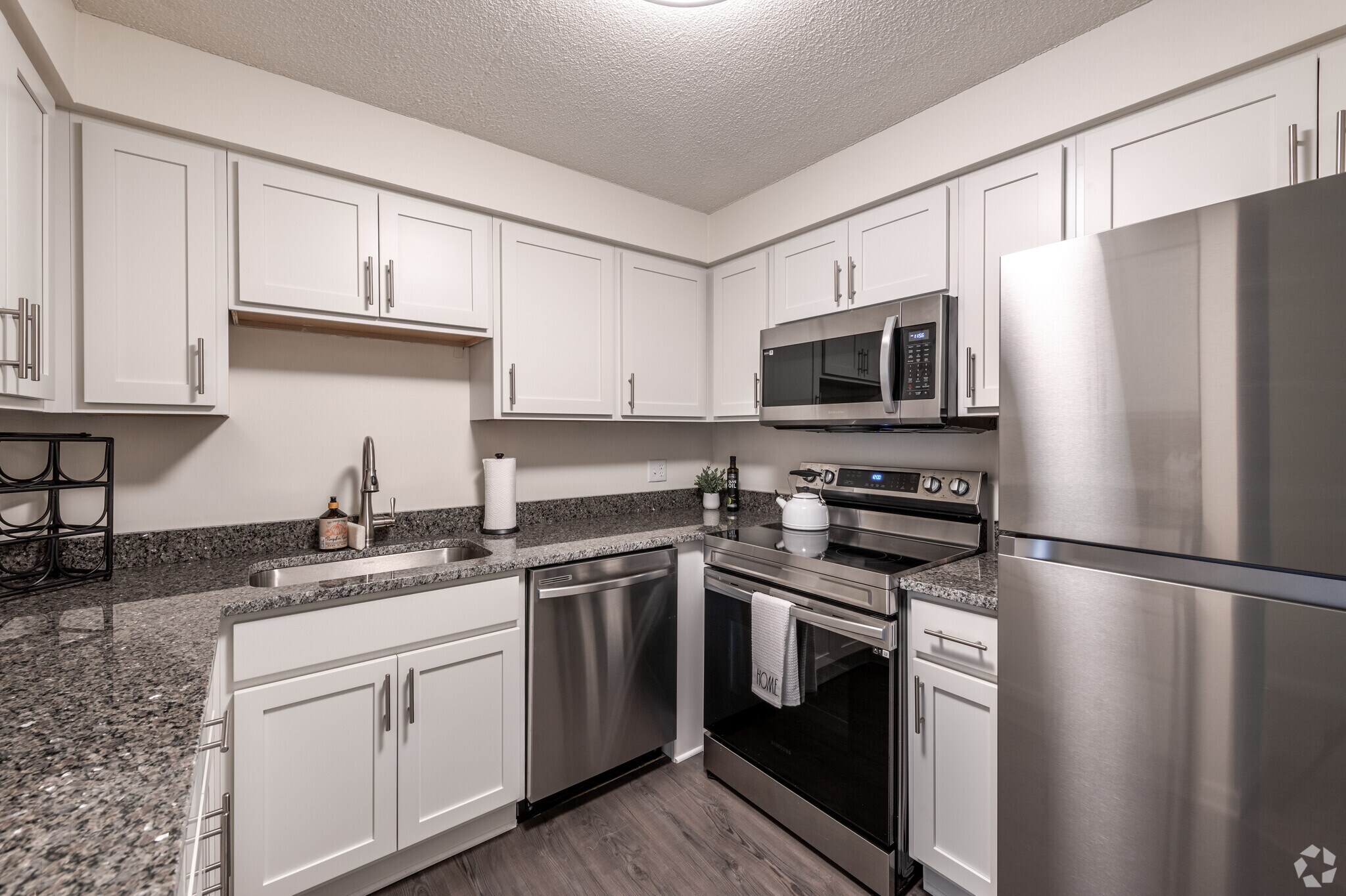 Castlewood Apartments – photo 2