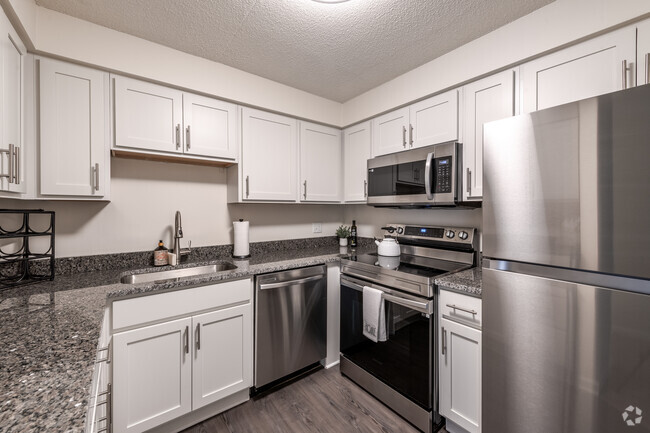 2BR, 1.5BA - 983SF - Castlewood Apartments