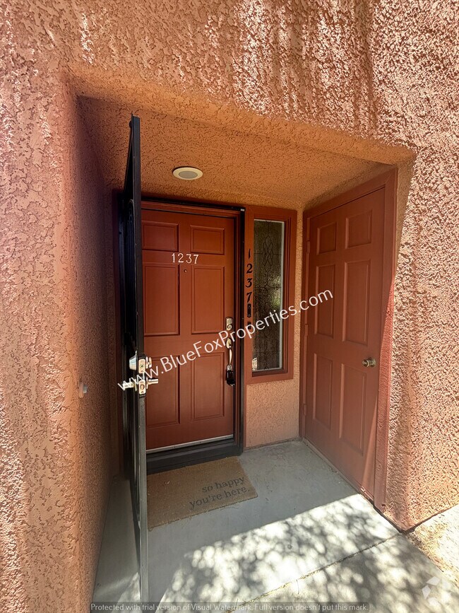 Building Photo - 5051 N Sabino Canyon Rd
