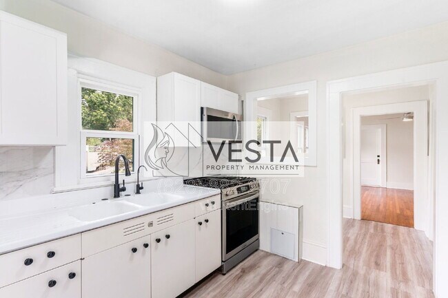 Building Photo - 42 Greenhill Ave