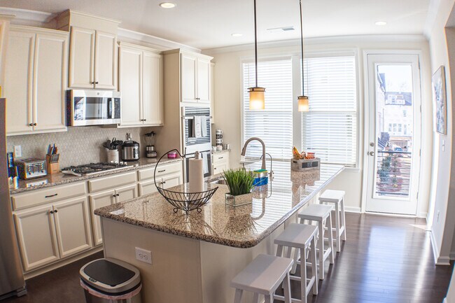 Foto del edificio - Sleeps 9 | Modern Upscale Ballantyne Gem