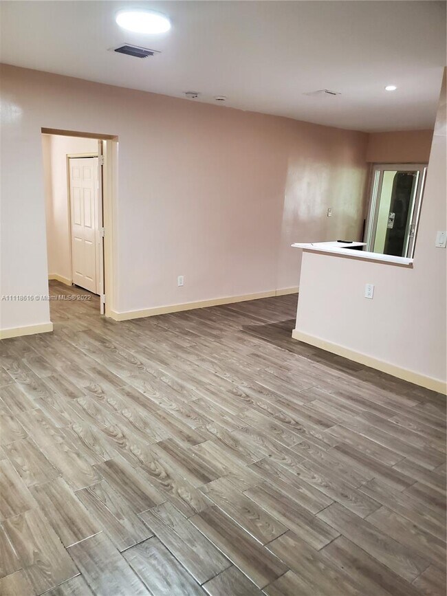 Foto del edificio - 855 NW 126th St