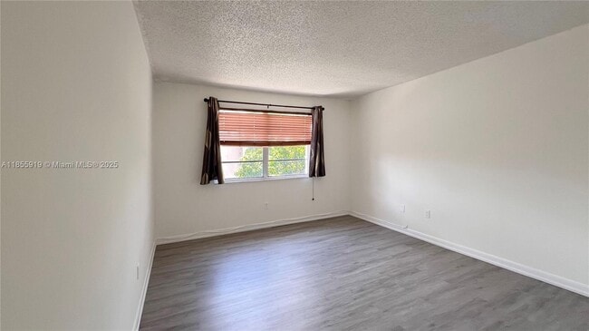 Foto del edificio - 4670 NW 79th Ave