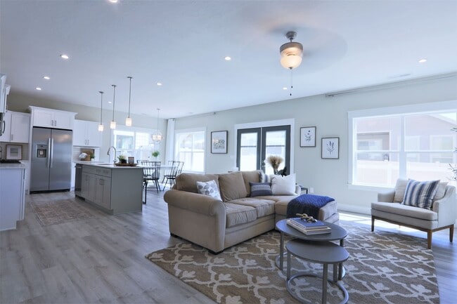 Foto del edificio - Like New 3BD/2.5BA with 2 Car Garage- 1 Fr...