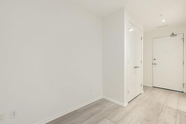 Building Photo - 1.0 bedroom in Calgary Alberta T2G 1S2