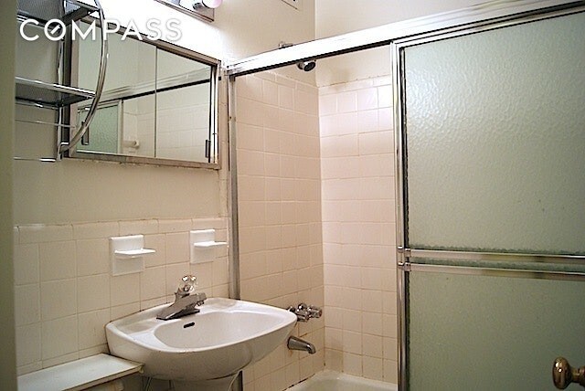 Building Photo - 1240 Lexington Ave