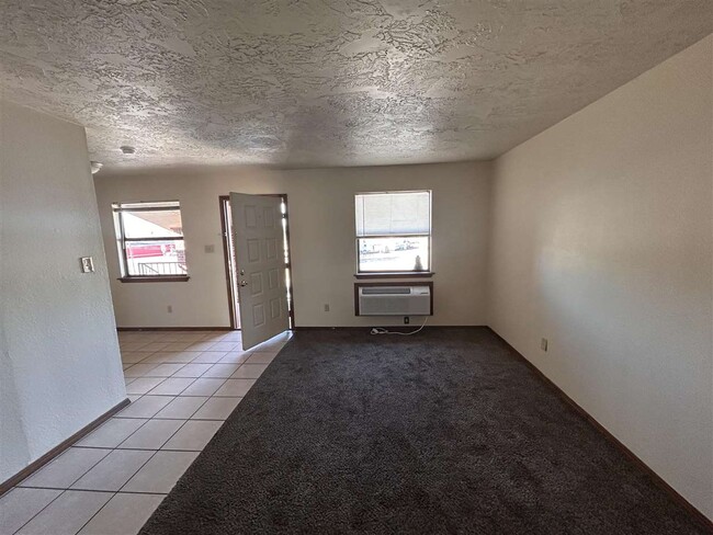 Building Photo - 1912 SW D Ave