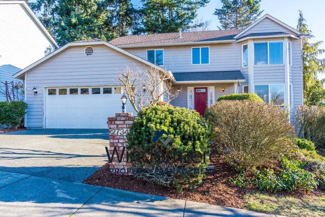 Primary Photo - 4 Bedroom & 2.5 bath home in Eagle Crest C...
