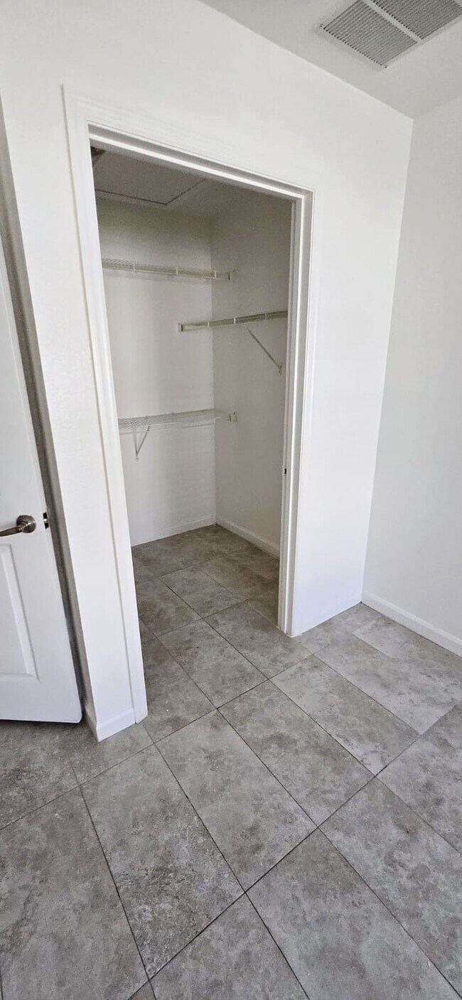 Foto del edificio - 8008 Tipperary Ln