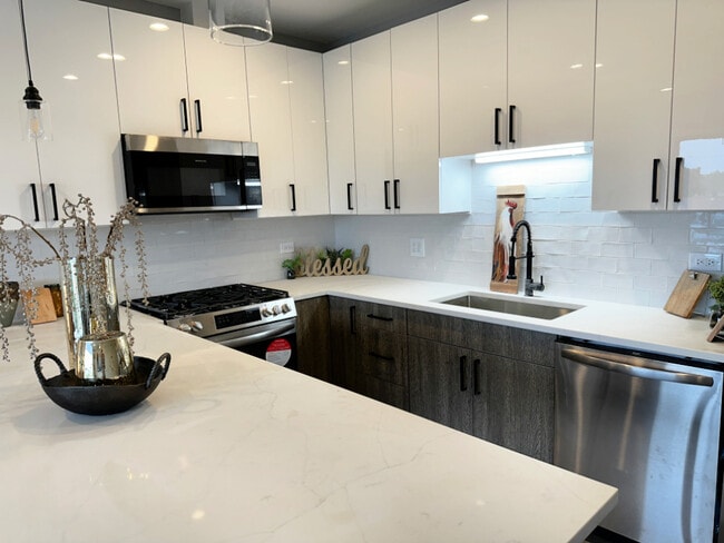 Foto del edificio - 5418 W Belmont Ave