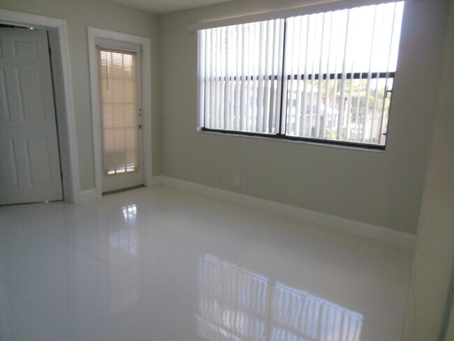 Building Photo - ONE BEDROOM ONE BATHROOM! WATERFRONT COMMUNITY!