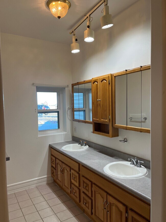 Foto del edificio - 7604 Ridge Rd