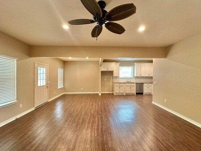 Foto del edificio - Exceptional 3-bedroom, 2-bathroom home in ...