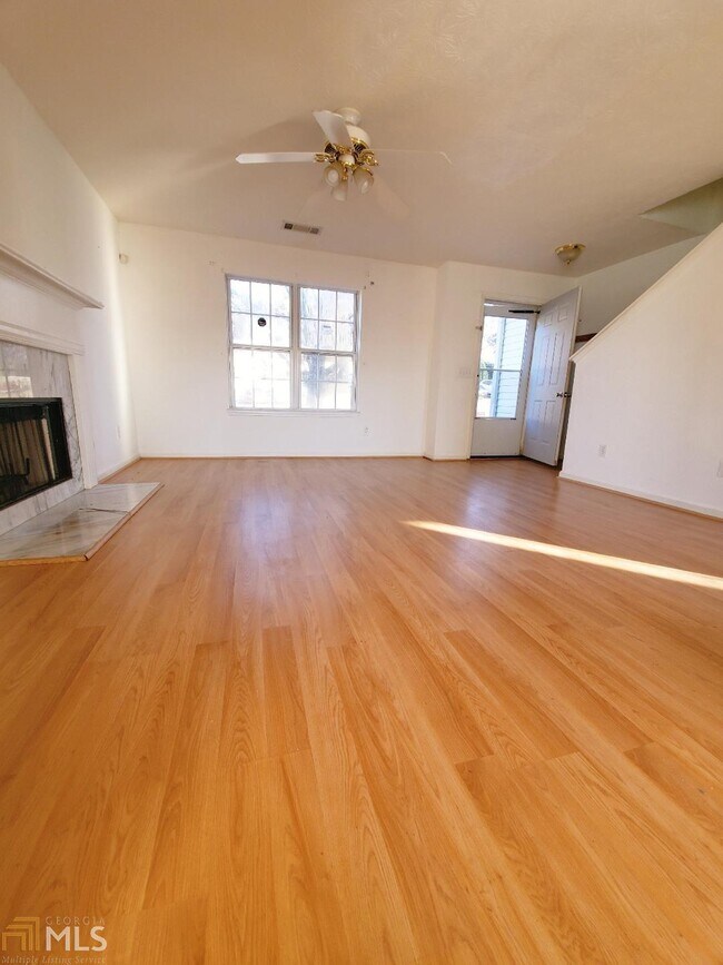 Foto del edificio - 982 Sugar Oak Ln