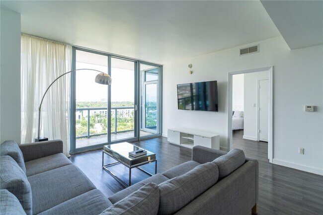 Foto del edificio - 601 NE 36th St