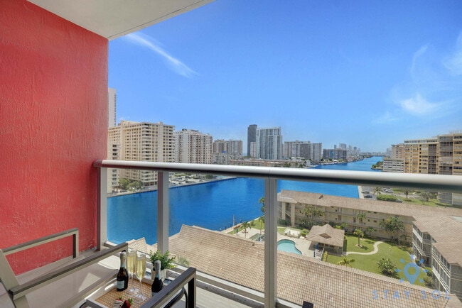 Building Photo - 2602 E Hallandale Beach Blvd