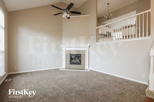 Foto del edificio - 20807 W 72nd St