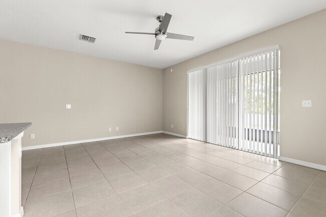 Foto del edificio - Updated Townhome in Riverview - Gated Comm...