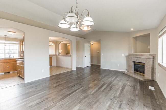 Building Photo - 1117 S 90th St Ct