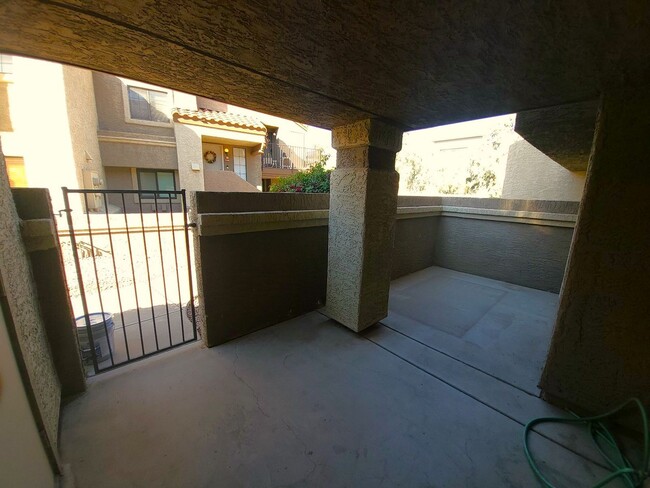 Building Photo - TEMPE CONDO WITH SPLIT BEDROOMS!