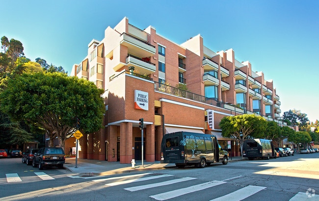 Building Photo - 101 Lombard St
