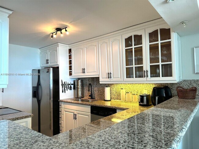 Foto del edificio - 5401 Collins Ave