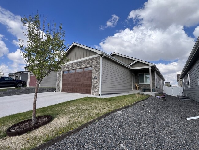 Building Photo - 3519 Blue Feather Trl