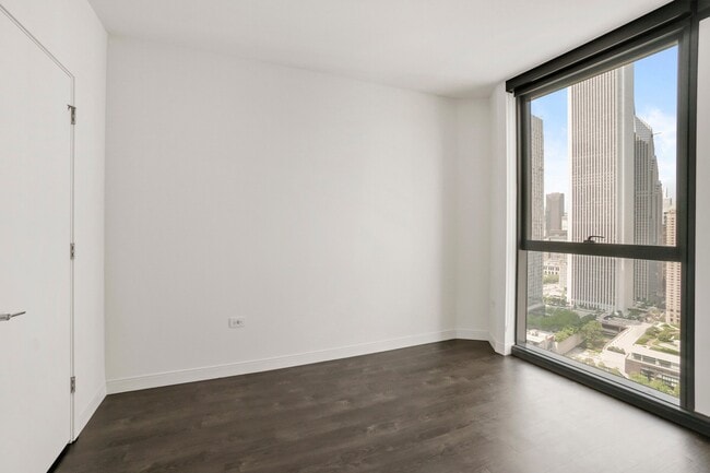 Building Photo - 470 E Waterside Dr
