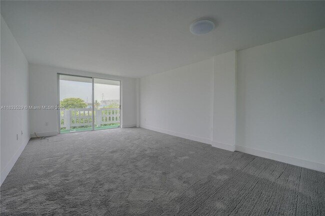 Foto del edificio - 15600 NW 7th Ave