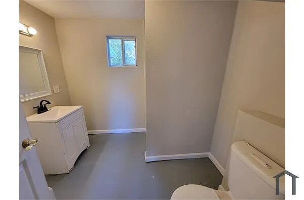 Foto del edificio - 2506 Greencrest Dr