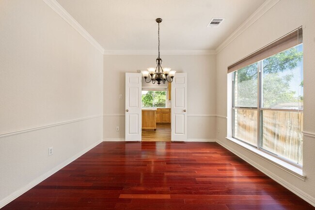 Foto del edificio - Elegant 3BR Home with Flexible Loft, Cherry Hardwood & Serene Outdoor Living