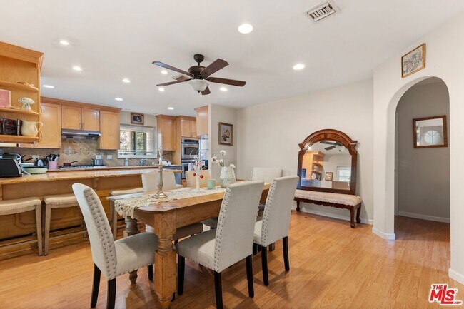 Foto del edificio - 6350 W 85th Pl