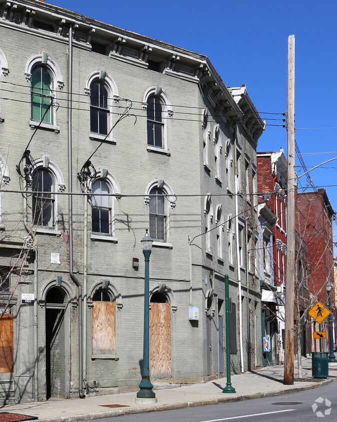 Building Photo - 167 E McMicken Ave